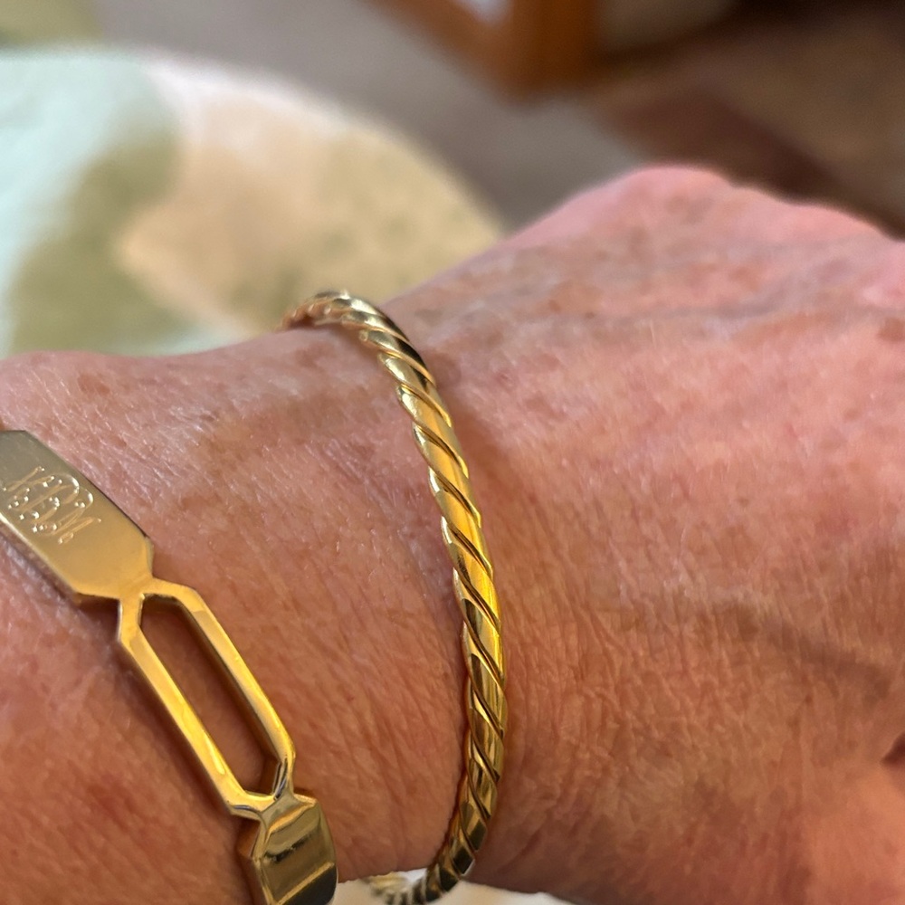NAPIER Vintage, Elegant Gold Twisted Bracelet